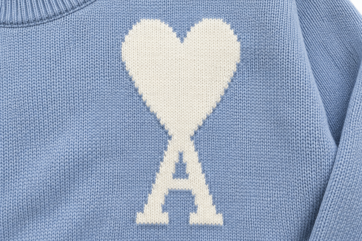 Pull AMI Paris – Ami de Coeur Bleu Clair