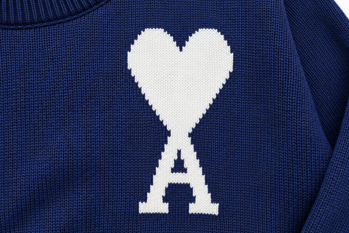 Pull AMI Paris – Ami de Coeur Bleu Foncé