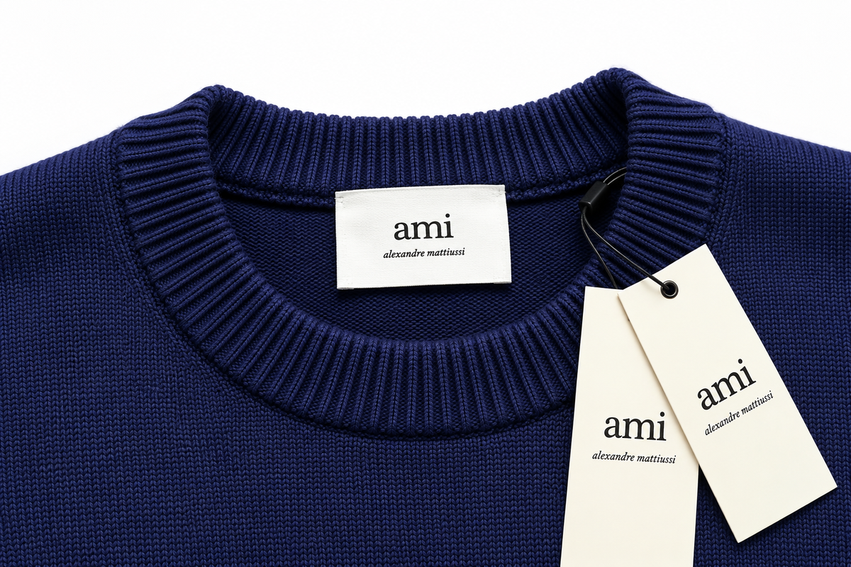 Pull AMI Paris – Ami de Coeur Bleu Foncé